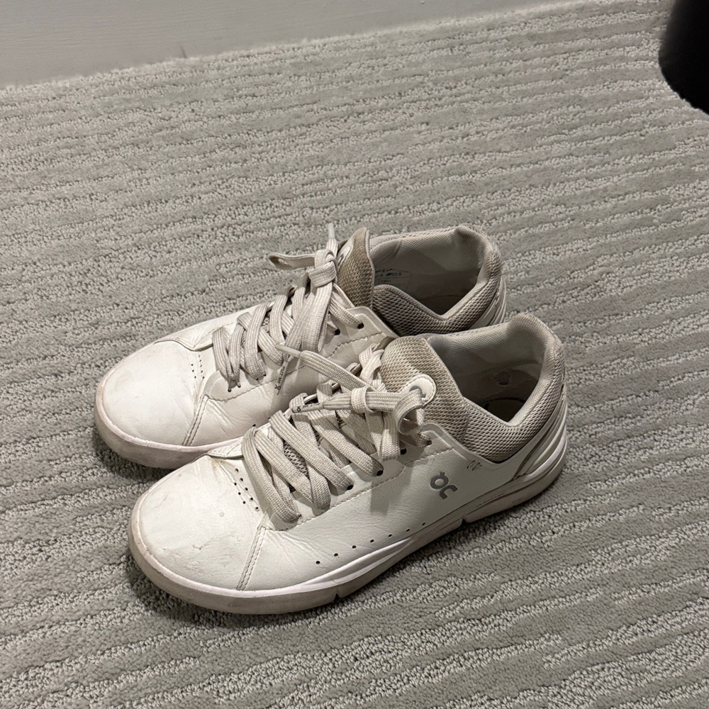 On Cloud White Athletic Sneakers Womens 6.5